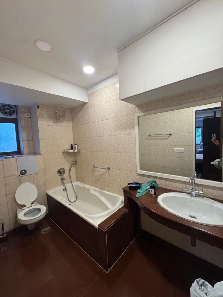 Bathroom, bandra west 3 Bedroom 1200 Sq.Ft. Apartment In Bandra West Mumbai 8849059