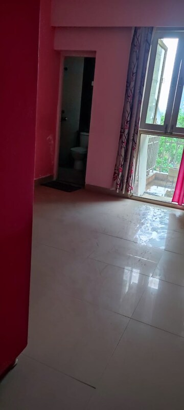 Room in 3 BHK Apartment at Puri Pratham, Sector 84 – for Rent