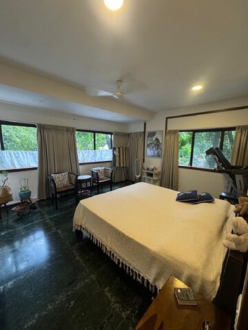 Bedroom in 3 BHK Apartment at Bandra West – for Rent