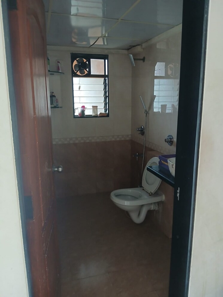 Bathroom, khar west 3 Bedroom 1200 Sq.Ft. Apartment In Khar West Mumbai 8849092