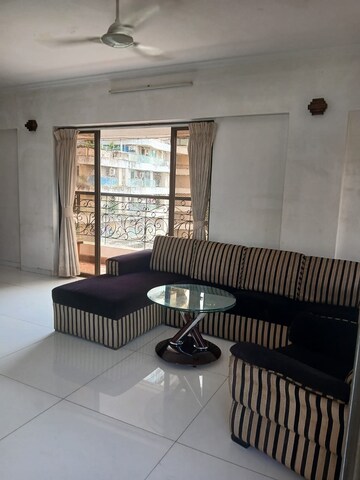 Living Room in 3 BHK Apartment at Khar West – for Rent