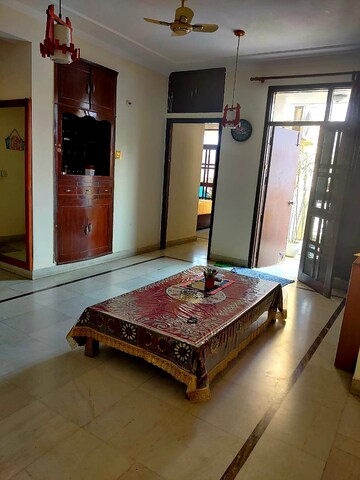 Living Room in 3.5 BHK Apartment at Gracious Tower, Sector 56 – for Rent