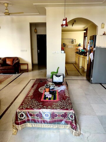 Living Room in 3.5 BHK Apartment at Gracious Tower, Sector 56 – for Rent
