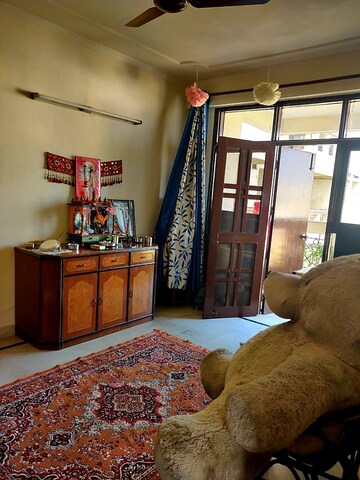 Living Room in 3.5 BHK Apartment at Gracious Tower, Sector 56 – for Rent