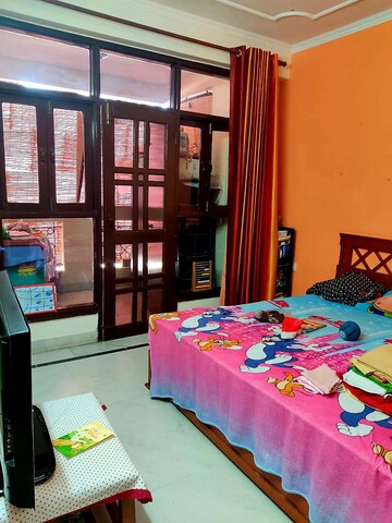 Bedroom in 3.5 BHK Apartment at Gracious Tower, Sector 56 – for Rent