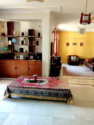 Living Room in 3.5 BHK Apartment at Gracious Tower, Sector 56 – for Rent