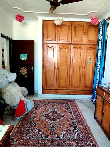Furnished Amenities in 3.5 BHK Apartment at Gracious Tower, Sector 56 – for Rent