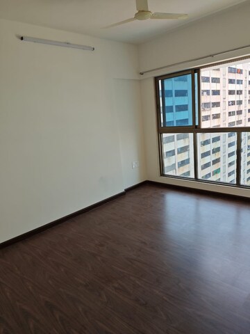Room in 3 BHK Apartment at Raj Infinia, Malad West – for Rent