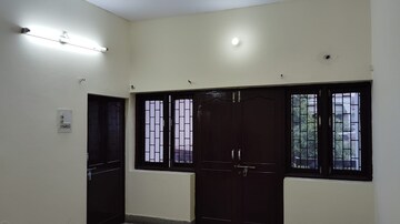 Furnished Amenities in 2.5 BHK Independent House at Gomti Nagar – for Rent