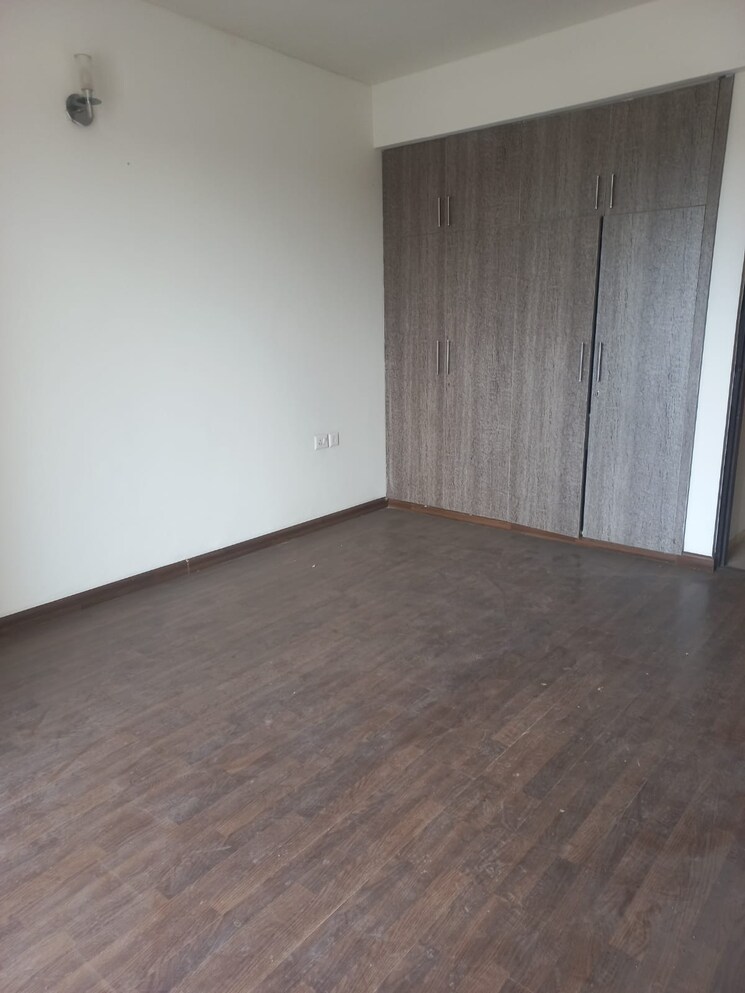 Room, bptp-discovery-park 2 Bedroom 1120 Sq.Ft. Apartment In Sector 80 Faridabad 8849178