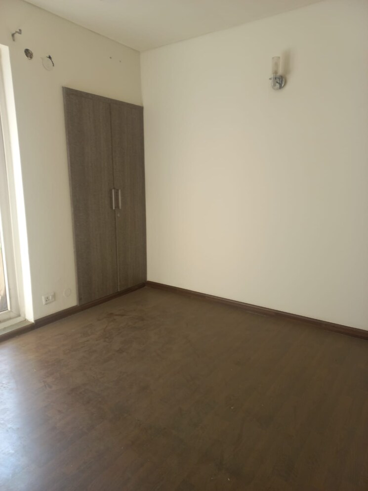 Room, bptp-discovery-park 2 Bedroom 1120 Sq.Ft. Apartment In Sector 80 Faridabad 8849178