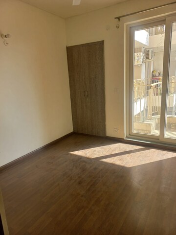 Room in 2 BHK Apartment at BPTP Discovery Park, Sector 80 – for Rent