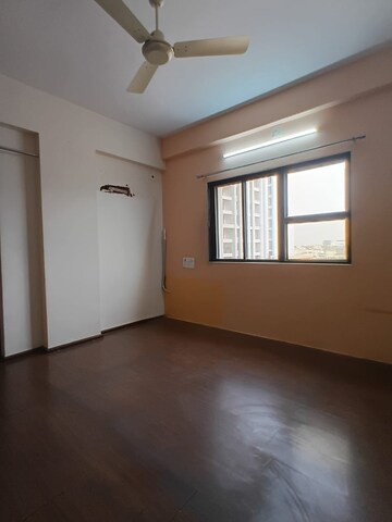 Room in 3 BHK Apartment at Karelibaug – for Rent