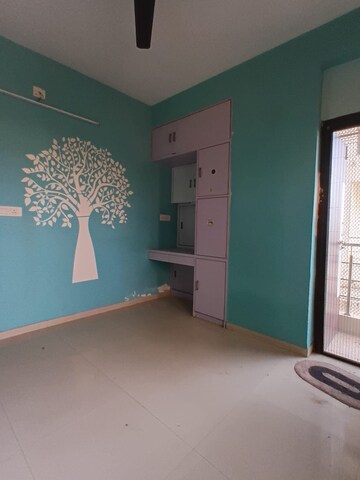 Room in 3 BHK Apartment at Karelibaug – for Rent