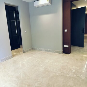 Room in 3 BHK Apartment at Birla Navya, Sector 63a – for Rent