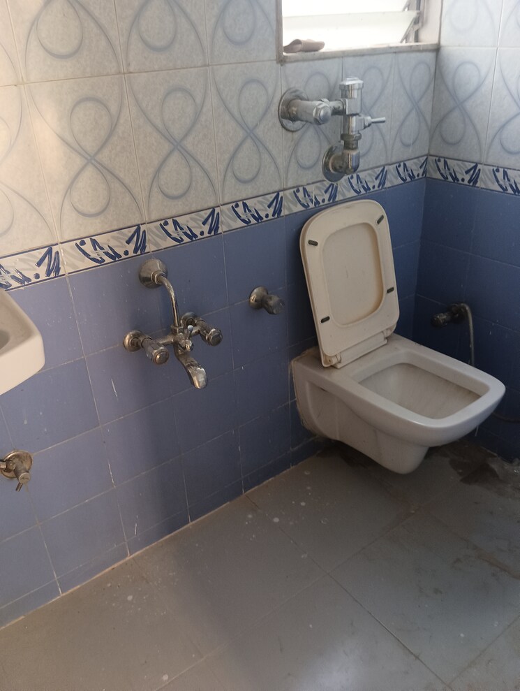 Bathroom, sonal-link-residency 1 Bedroom 660 Sq.Ft. Apartment In Malad West Mumbai 8849247