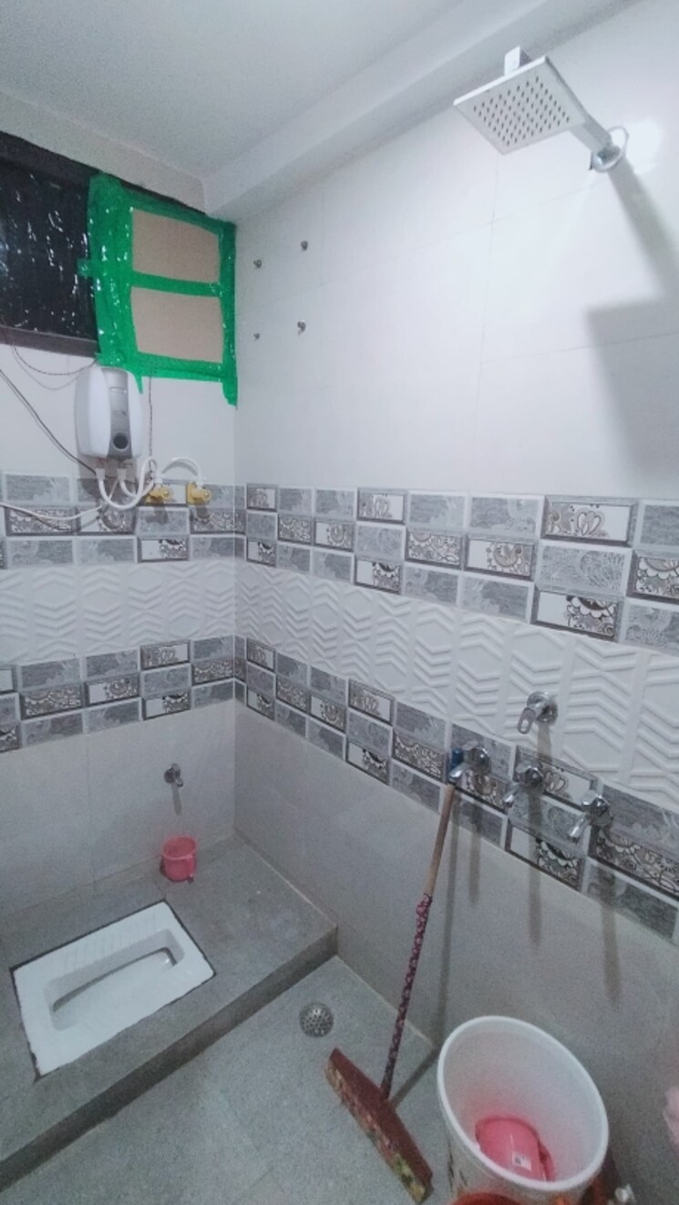 Bathroom, sector 8 dwarka 2 Bedroom 72 Sq.Yd. Builder Floor In Sector 8 Dwarka Delhi 8849270