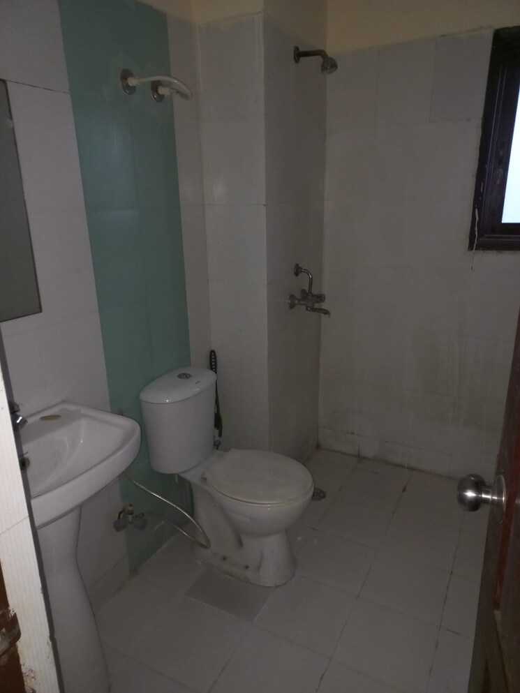 Bathroom, rps-savana 2 Bedroom 955 Sq.Ft. Apartment In Sector 88 Faridabad 8849245