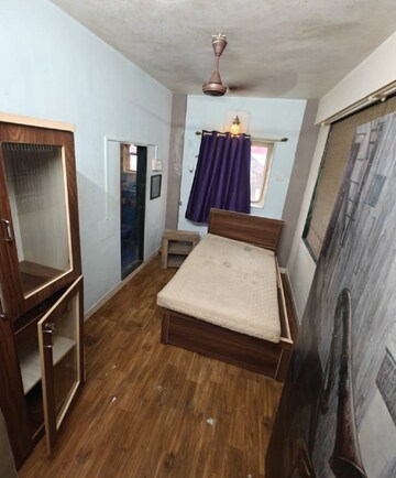 Bedroom in 1 BHK Apartment at Bandra West – for Rent