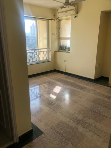 Room in 3 BHK Apartment at Hiranandani Acacia, Ghodbunder Road – for Rent