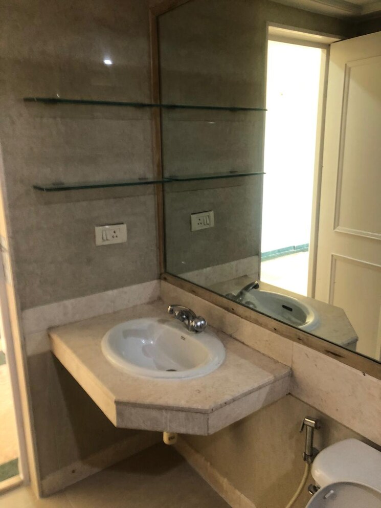 Bathroom, hiranandani-acacia 3 Bedroom 1525 Sq.Ft. Apartment In Ghodbunder Road Thane 8849355