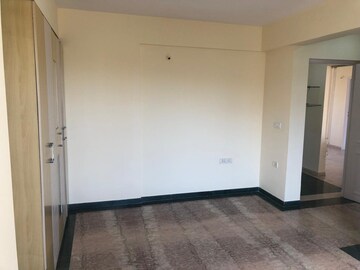 Room in 3 BHK Apartment at Hiranandani Acacia, Ghodbunder Road – for Rent