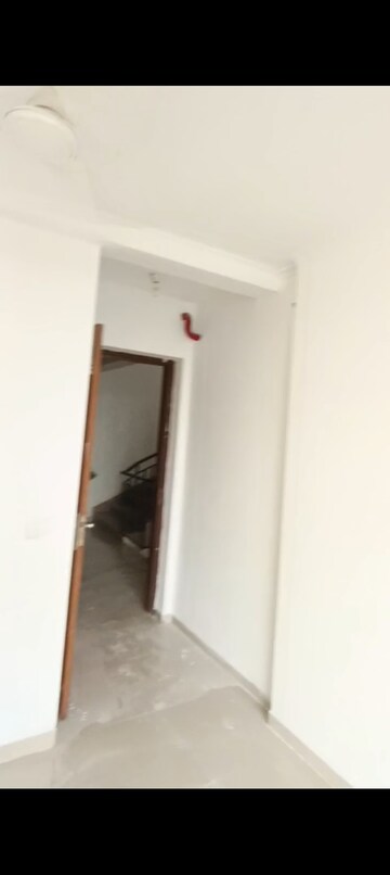Furnished Amenities in 3 BHK Apartment at Omaxe R2, Gomti Nagar – for Rent