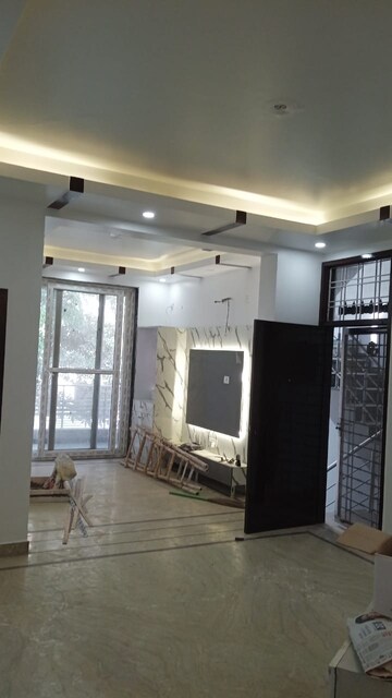 Living Room in 3 BHK Builder Floor at SS Mayfield Gardens, Sector 51 – for Rent