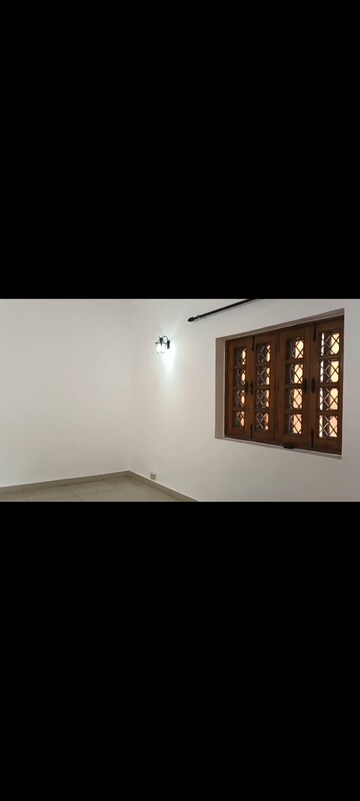Room in 6 BHK Independent House at RWA Apartments Sector 108, Sector 108 – for Sale