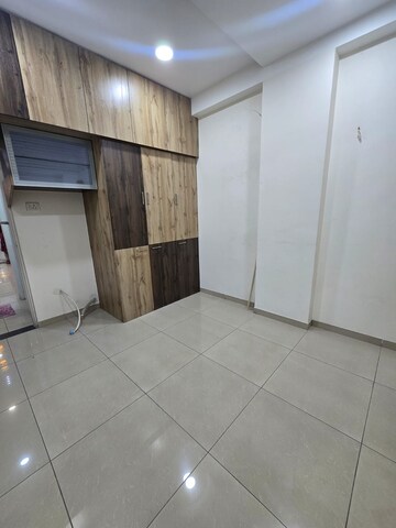 Room in 3 BHK Apartment at Khodiyar Nagar – for Rent