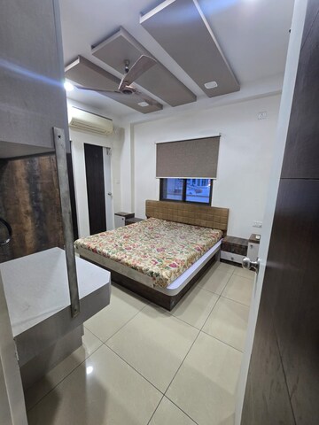 Room in 3 BHK Apartment at Khodiyar Nagar – for Rent
