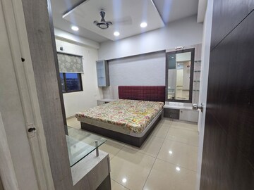 Room in 3 BHK Apartment at Khodiyar Nagar – for Rent