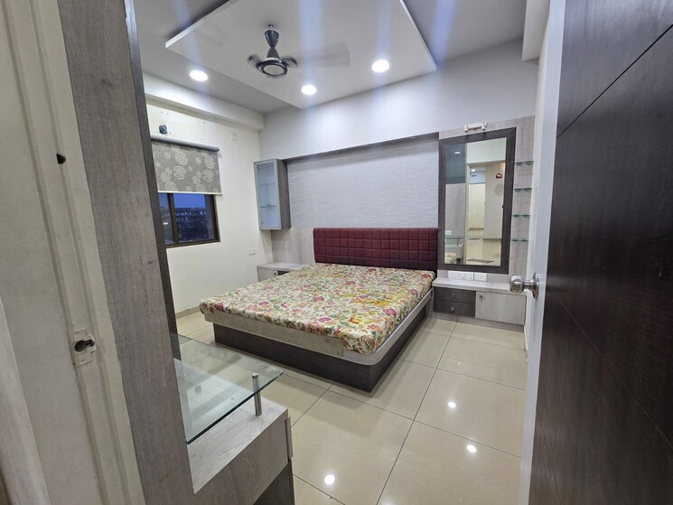 Room, khodiyar nagar 3 Bedroom 1300 Sq.Ft. Apartment In Khodiyar Nagar Vadodara 8849447