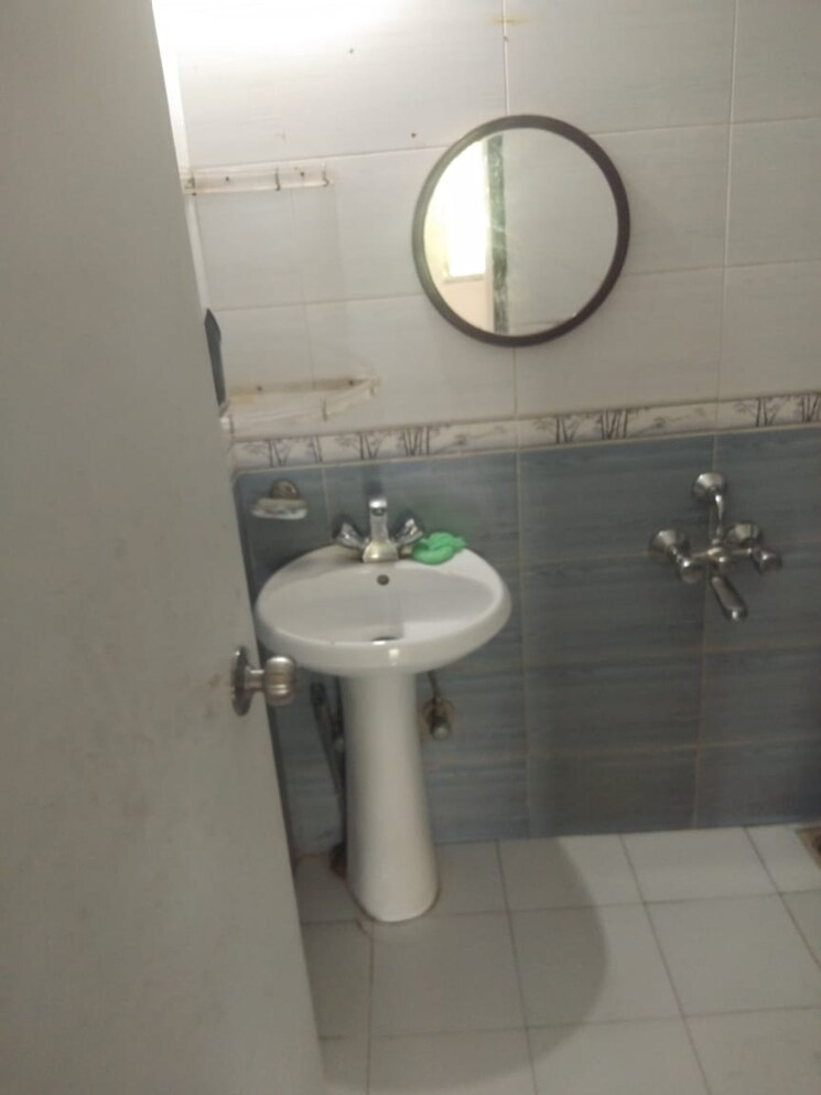 Bathroom, kolte-patil-margosa-heights 3 Bedroom 2015 Sq.Ft. Apartment In Mohammadwadi Pune 8849459