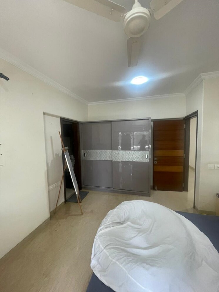 Room, khar west 3 Bedroom 1200 Sq.Ft. Apartment In Khar West Mumbai 8849487