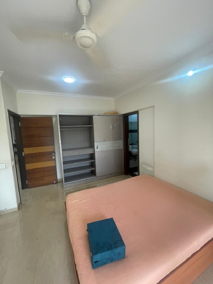 Bedroom, khar west 3 Bedroom 1200 Sq.Ft. Apartment In Khar West Mumbai 8849487