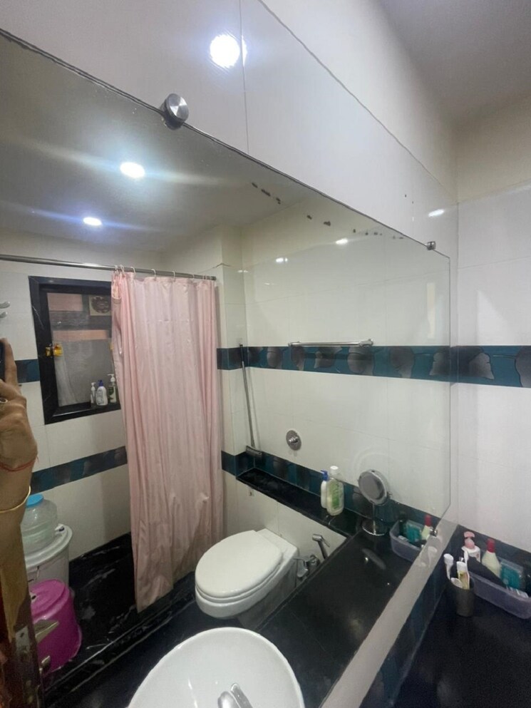 Bathroom, khar west 3 Bedroom 1200 Sq.Ft. Apartment In Khar West Mumbai 8849487