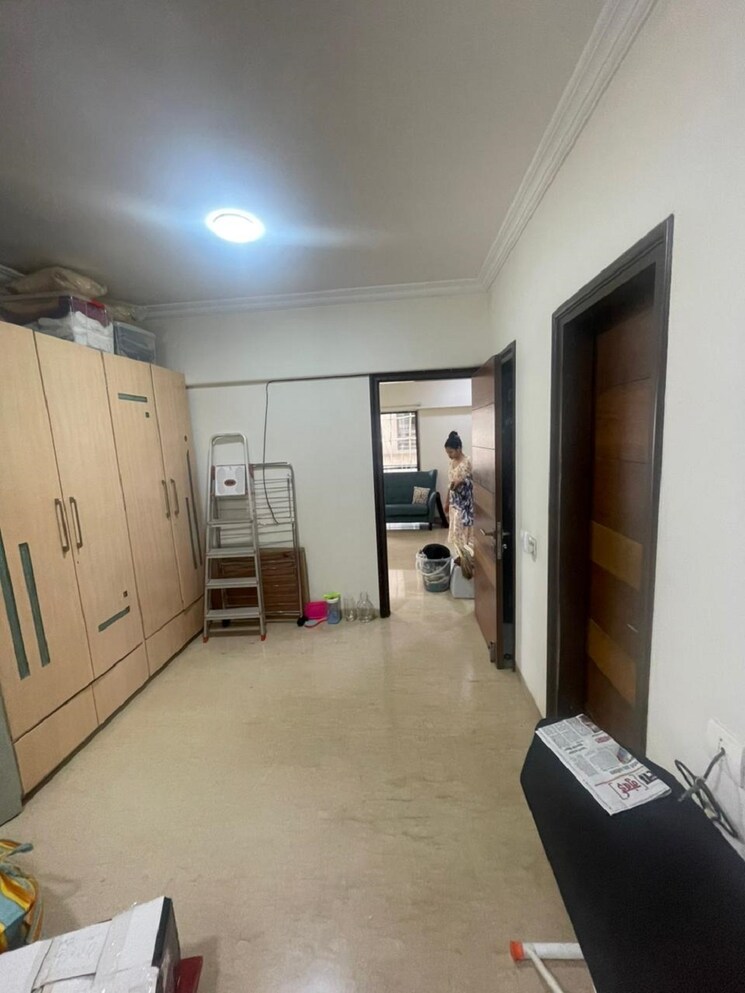 Room, khar west 3 Bedroom 1200 Sq.Ft. Apartment In Khar West Mumbai 8849487