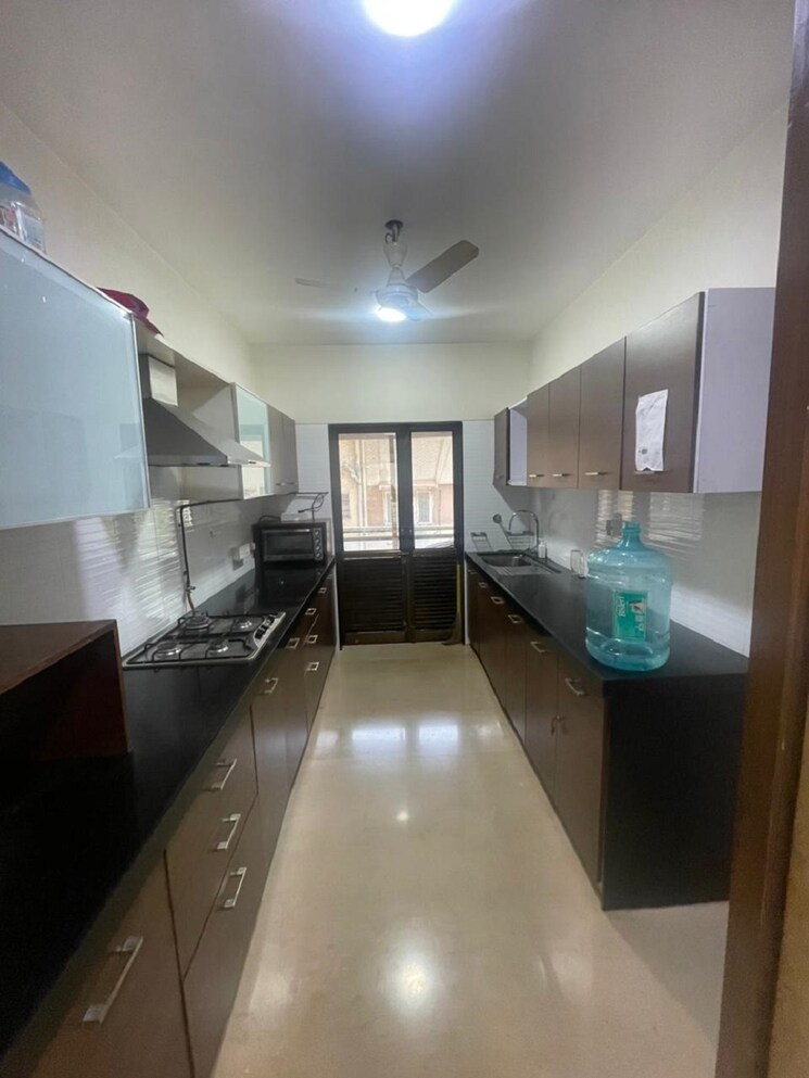 Kitchen, khar west 3 Bedroom 1200 Sq.Ft. Apartment In Khar West Mumbai 8849487