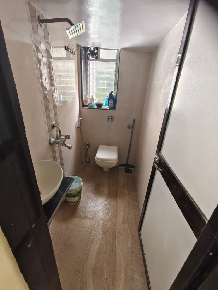 Bathroom, bandra west 1 RK 250 Sq.Ft. Apartment In Bandra West Mumbai 8849497