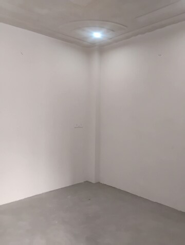 Room in 2 BHK Builder Floor at RWA Tomar Colony, Mukundpur – for Rent