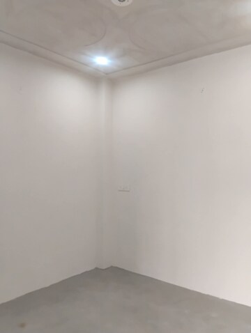 Room in 2 BHK Builder Floor at RWA Tomar Colony, Mukundpur – for Rent