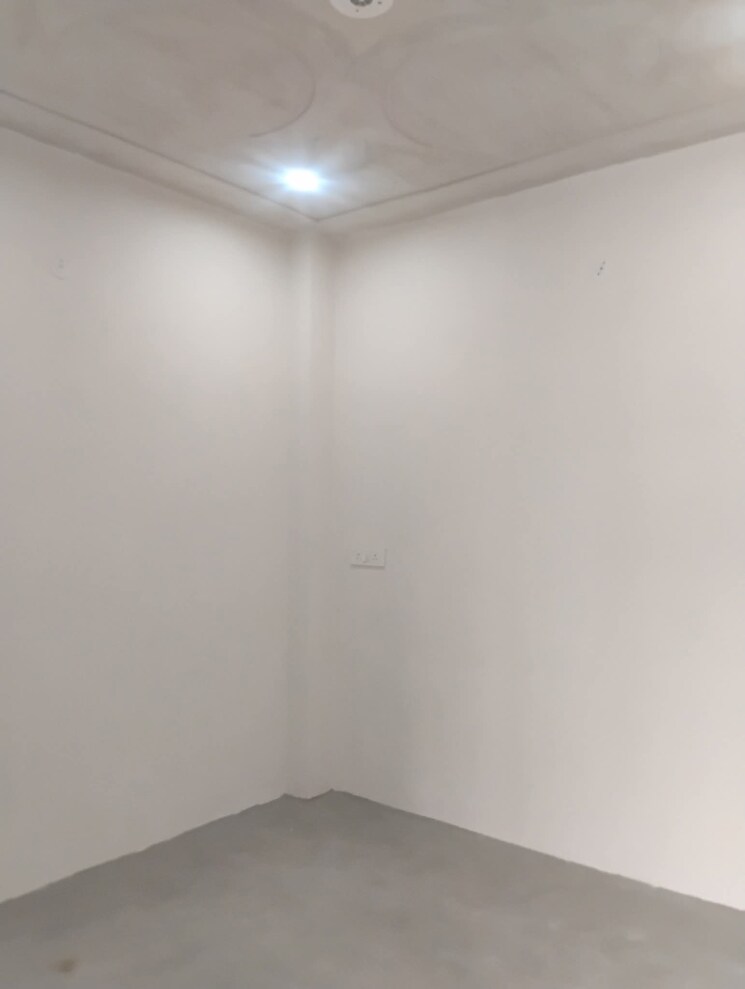 Room, rwa-tomar-colony 2 Bedroom 450 Sq.Ft. Builder Floor In Mukundpur Delhi 8849505