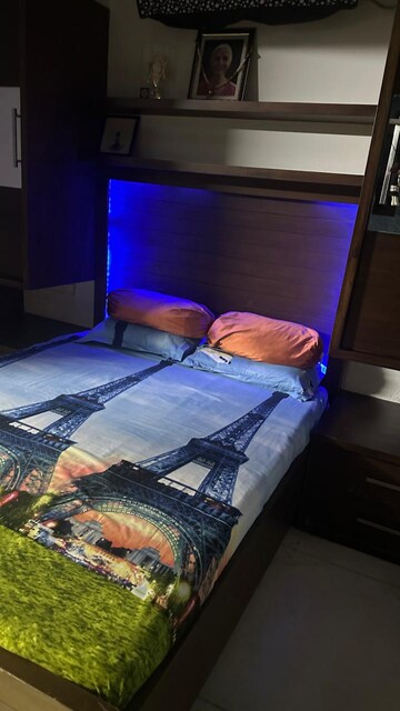 Bedroom in 3 BHK Builder Floor at Sector 37 – for Rent