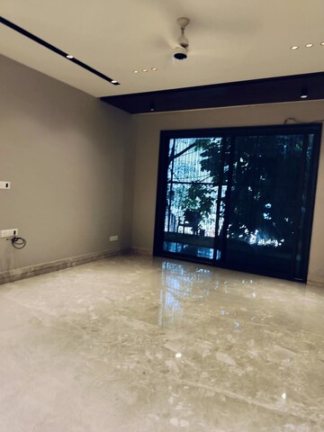 Room in 4 BHK Builder Floor at Sushant Lok I – for Rent