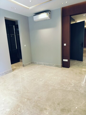 Room in 4 BHK Builder Floor at Sushant Lok I – for Rent