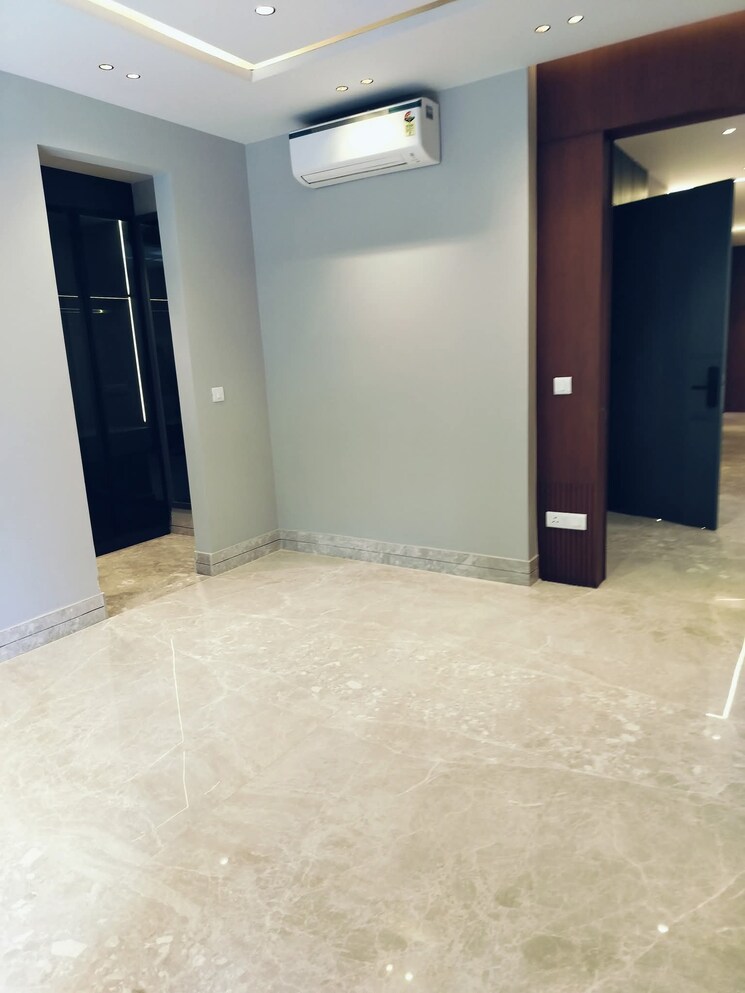 Room, sushant lok i 4 Bedroom 300 Sq.Yd. Builder Floor In Sushant Lok I Gurgaon 8849525