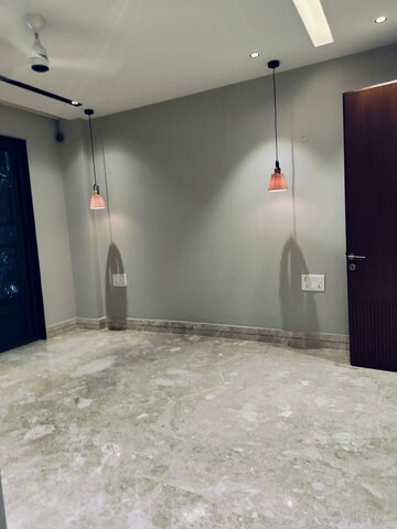 Room in 4 BHK Builder Floor at Sushant Lok I – for Rent