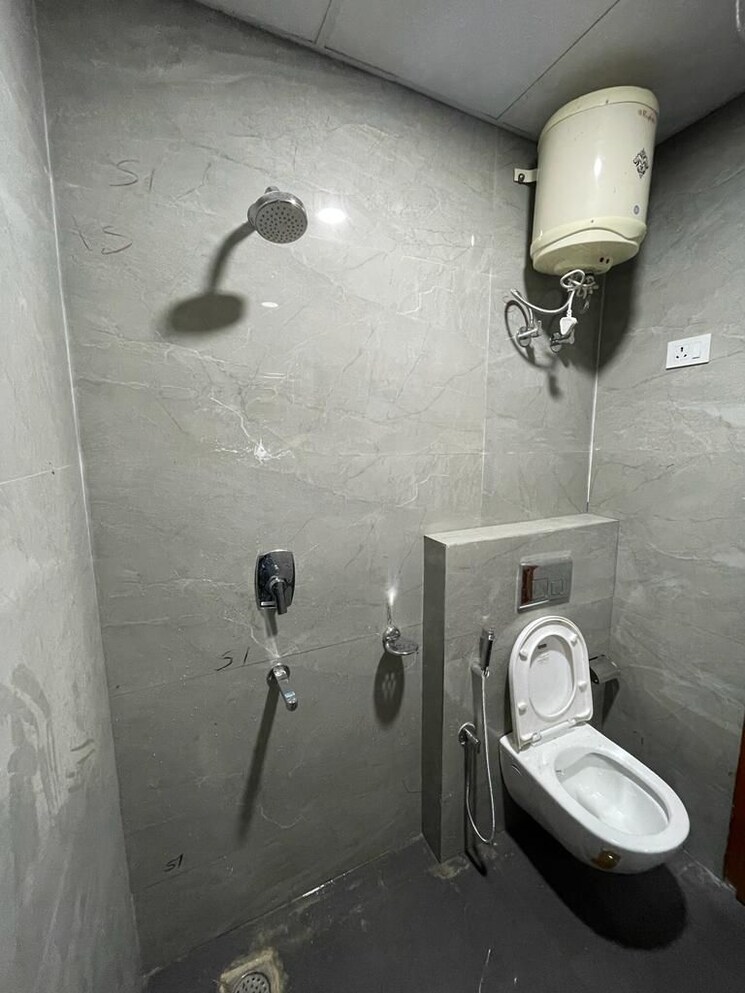 Bathroom, sushant lok i 4 Bedroom 300 Sq.Yd. Builder Floor In Sushant Lok I Gurgaon 8849525