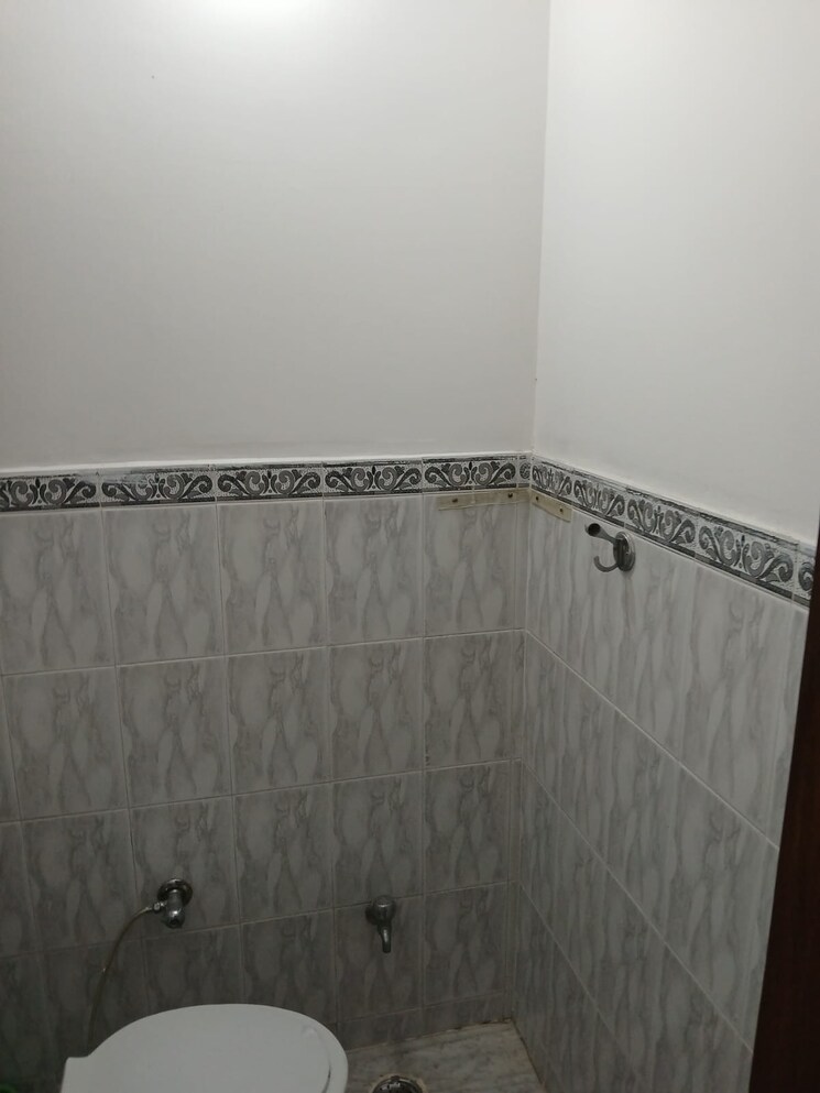 Bathroom, sector 37 3 Bedroom 1800 Sq.Ft. Builder Floor In Sector 37 Chandigarh 8849534